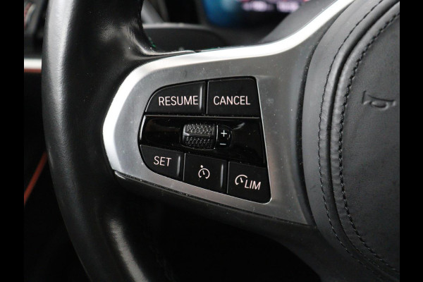 BMW 3 Serie Touring 318i Sport Line | Sportstoelen | Half leder | Live Cockpit | Carplay | Navigatie | Sfeerverlichting | Parkeerhulp | Climate control | Bluetooth | Cruise control