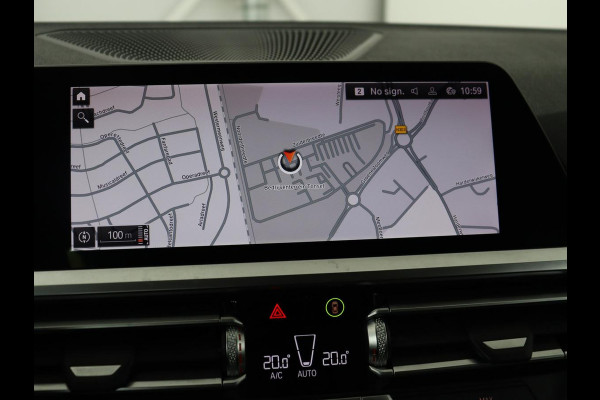 BMW 3 Serie Touring 318i Sport Line | Sportstoelen | Half leder | Live Cockpit | Carplay | Navigatie | Sfeerverlichting | Parkeerhulp | Climate control | Bluetooth | Cruise control