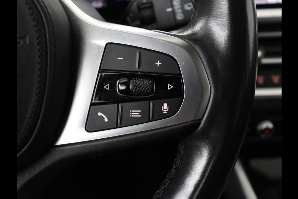 BMW 3 Serie Touring 318i Sport Line | Sportstoelen | Half leder | Live Cockpit | Carplay | Navigatie | Sfeerverlichting | Parkeerhulp | Climate control | Bluetooth | Cruise control