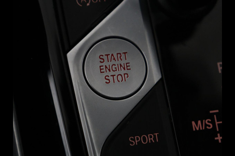 BMW 3 Serie Touring 318i Sport Line | Sportstoelen | Half leder | Live Cockpit | Carplay | Navigatie | Sfeerverlichting | Parkeerhulp | Climate control | Bluetooth | Cruise control