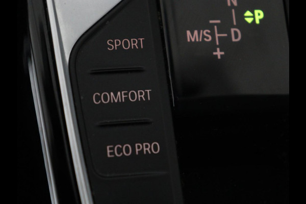 BMW 3 Serie Touring 318i Sport Line | Sportstoelen | Half leder | Live Cockpit | Carplay | Navigatie | Sfeerverlichting | Parkeerhulp | Climate control | Bluetooth | Cruise control