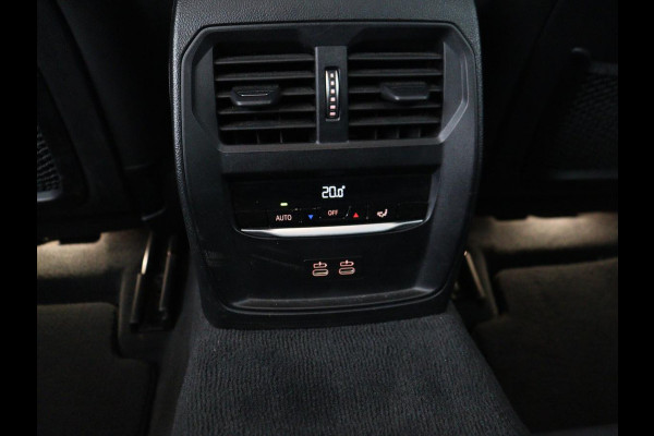 BMW 3 Serie Touring 318i Sport Line | Sportstoelen | Half leder | Live Cockpit | Carplay | Navigatie | Sfeerverlichting | Parkeerhulp | Climate control | Bluetooth | Cruise control