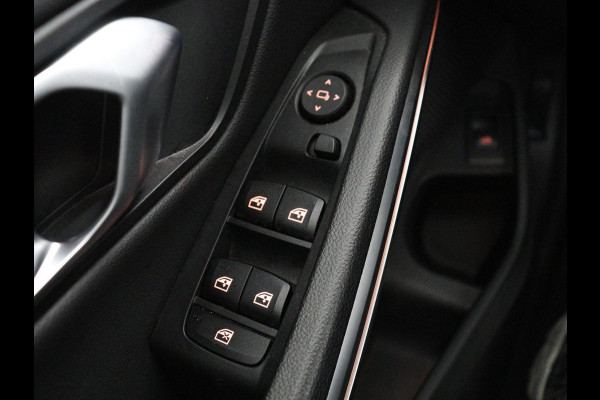 BMW 3 Serie Touring 318i Sport Line | Sportstoelen | Half leder | Live Cockpit | Carplay | Navigatie | Sfeerverlichting | Parkeerhulp | Climate control | Bluetooth | Cruise control