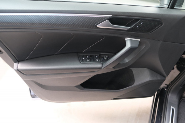 Volkswagen Tiguan 1.5 TSI 2x R-Line Automaat - N.A.P. Virtual Cockpit, Carplay, IQ Light, Navi.