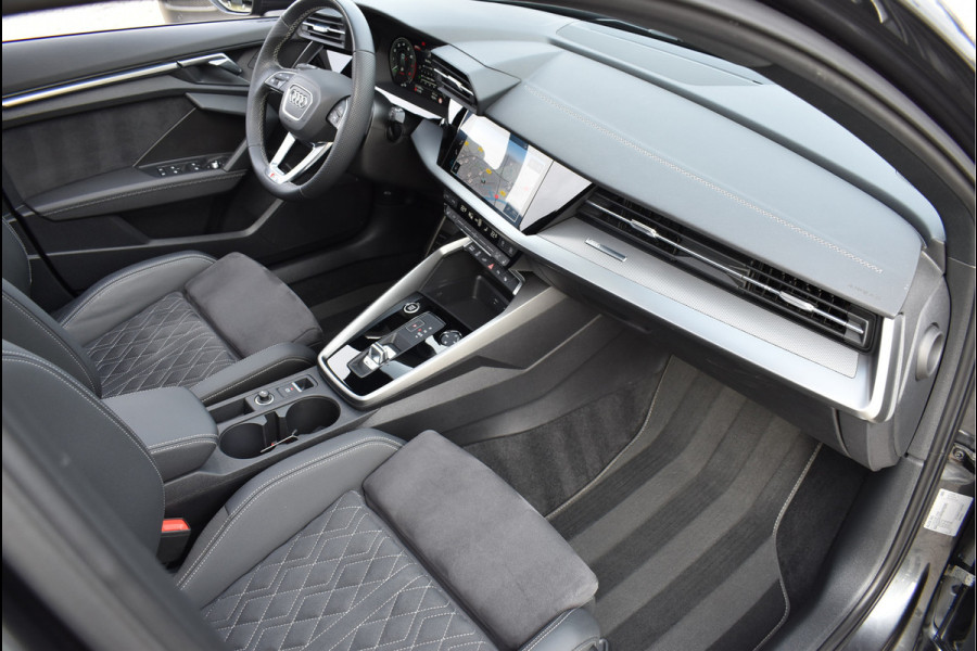 Audi A3 Sportback 45 TFSI e S-Line 245 Pk Pano Navi ACC RS-Stoel Full Led PDC 18 Inch