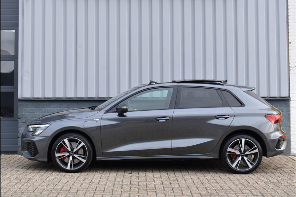 Audi A3 Sportback 45 TFSI e S-Line 245 Pk Pano Navi ACC RS-Stoel Full Led PDC 18 Inch