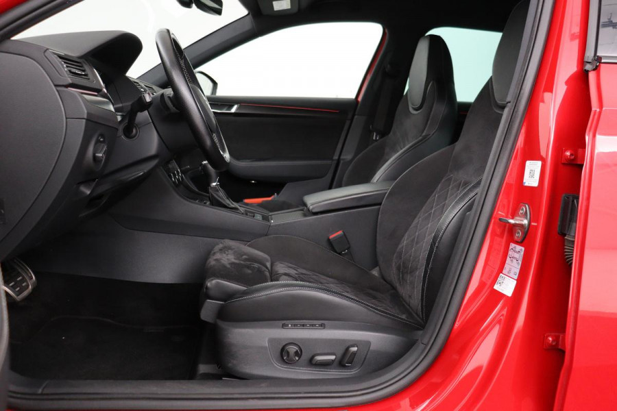 Škoda Superb 1.4 TSI iV Sportline | Trekhaak | Stoelverwarming | Matrix LED | Virtual Cockpit | Camera | Alcantara | Canton sound | Memory | Carplay | Navigatie | PHEV