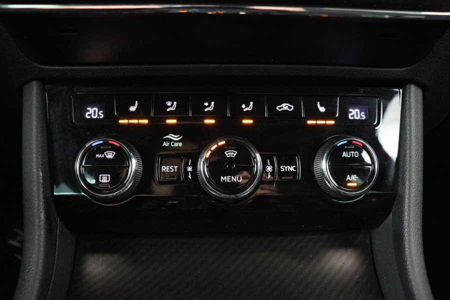 Škoda Superb 1.4 TSI iV Sportline | Trekhaak | Stoelverwarming | Matrix LED | Virtual Cockpit | Camera | Alcantara | Canton sound | Memory | Carplay | Navigatie | PHEV