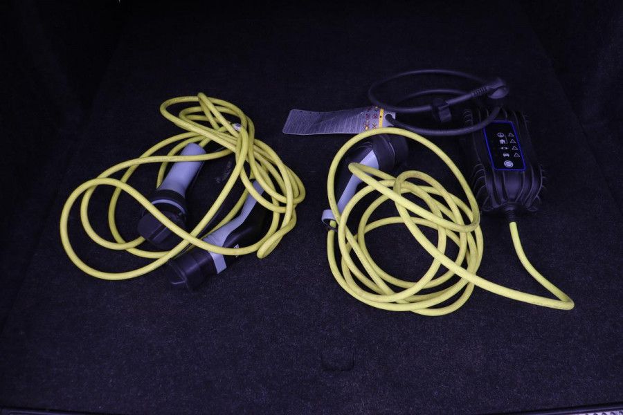 Škoda Superb 1.4 TSI iV Sportline | Trekhaak | Stoelverwarming | Matrix LED | Virtual Cockpit | Camera | Alcantara | Canton sound | Memory | Carplay | Navigatie | PHEV