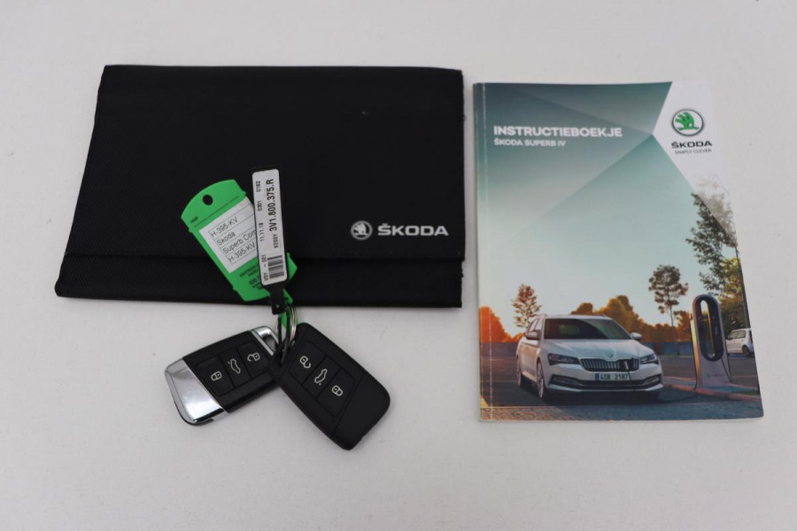 Škoda Superb 1.4 TSI iV Sportline | Trekhaak | Stoelverwarming | Matrix LED | Virtual Cockpit | Camera | Alcantara | Canton sound | Memory | Carplay | Navigatie | PHEV