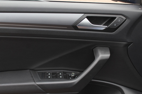 Volkswagen T-Roc Cabrio 1.5 TSI R-Line / Navigatie / Parkeerhulp V+A / 19'' / Keyless / ACC / DAB / Stoelverwarming