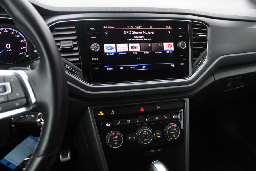 Volkswagen T-Roc Cabrio 1.5 TSI R-Line / Navigatie / Parkeerhulp V+A / 19'' / Keyless / ACC / DAB / Stoelverwarming