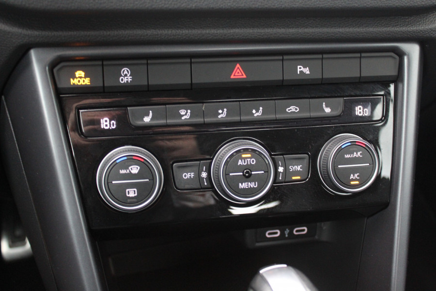 Volkswagen T-Roc Cabrio 1.5 TSI R-Line / Navigatie / Parkeerhulp V+A / 19'' / Keyless / ACC / DAB / Stoelverwarming