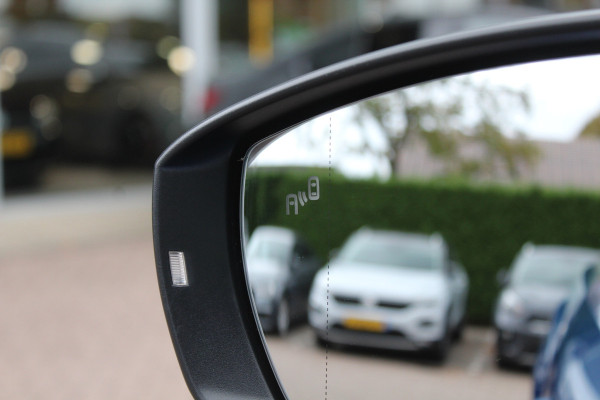 Volkswagen T-Roc Cabrio 1.5 TSI R-Line / Navigatie / Parkeerhulp V+A / 19'' / Keyless / ACC / DAB / Stoelverwarming