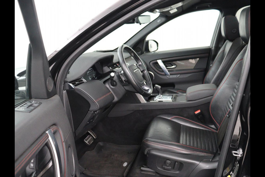 Land Rover Discovery Sport P300e 1.5 R-Dynamic SE | Panoramadak | Head-Up | Leder | Trekhaak | Matrix LED | Stoelverwarming | Keyless | Park Assist | Carplay | Navigatie | Memory | PHEV | Plug In