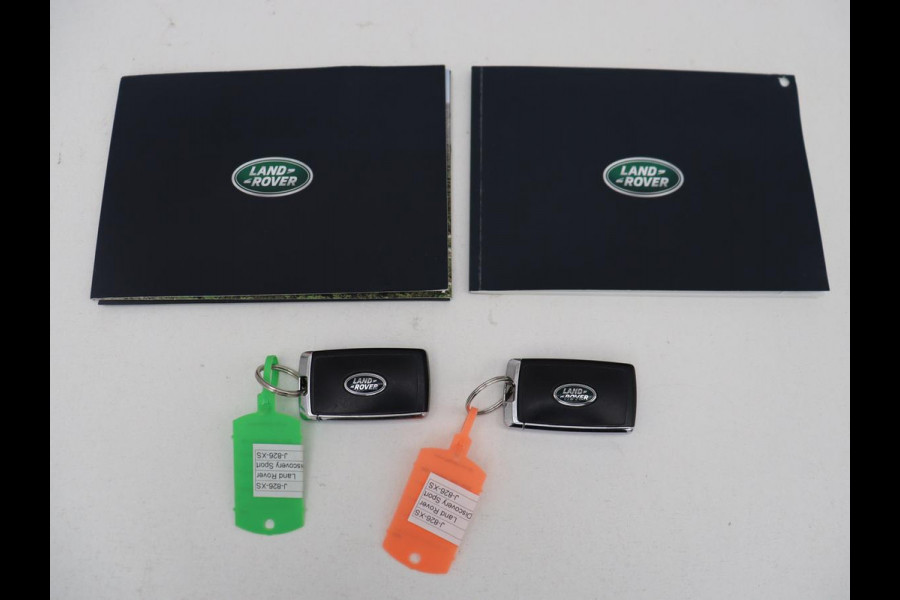 Land Rover Discovery Sport P300e 1.5 R-Dynamic SE | Panoramadak | Head-Up | Leder | Trekhaak | Matrix LED | Stoelverwarming | Keyless | Park Assist | Carplay | Navigatie | Memory | PHEV | Plug In