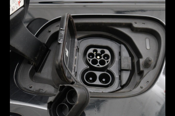 Land Rover Discovery Sport P300e 1.5 R-Dynamic SE | Panoramadak | Head-Up | Leder | Trekhaak | Matrix LED | Stoelverwarming | Keyless | Park Assist | Carplay | Navigatie | Memory | PHEV | Plug In