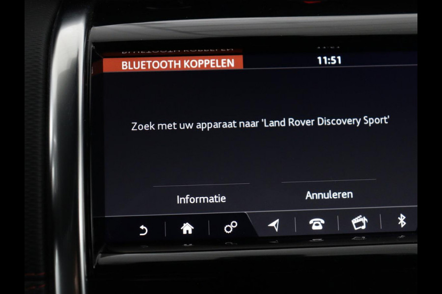 Land Rover Discovery Sport P300e 1.5 R-Dynamic SE | Panoramadak | Head-Up | Leder | Trekhaak | Matrix LED | Stoelverwarming | Keyless | Park Assist | Carplay | Navigatie | Memory | PHEV | Plug In