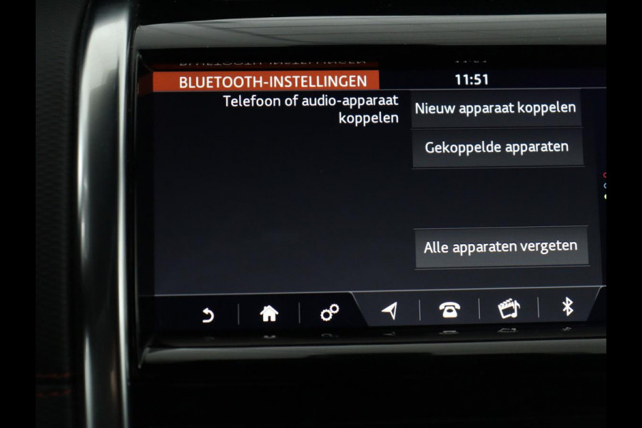 Land Rover Discovery Sport P300e 1.5 R-Dynamic SE | Panoramadak | Head-Up | Leder | Trekhaak | Matrix LED | Stoelverwarming | Keyless | Park Assist | Carplay | Navigatie | Memory | PHEV | Plug In