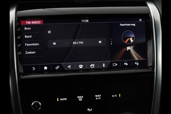 Land Rover Discovery Sport P300e 1.5 R-Dynamic SE | Panoramadak | Head-Up | Leder | Trekhaak | Matrix LED | Stoelverwarming | Keyless | Park Assist | Carplay | Navigatie | Memory | PHEV | Plug In