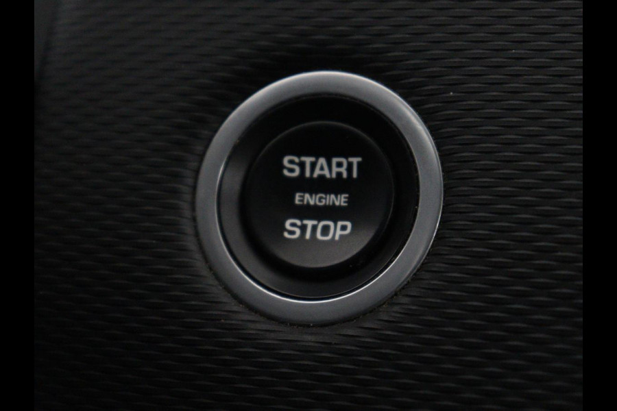 Land Rover Discovery Sport P300e 1.5 R-Dynamic SE | Panoramadak | Head-Up | Leder | Trekhaak | Matrix LED | Stoelverwarming | Keyless | Park Assist | Carplay | Navigatie | Memory | PHEV | Plug In