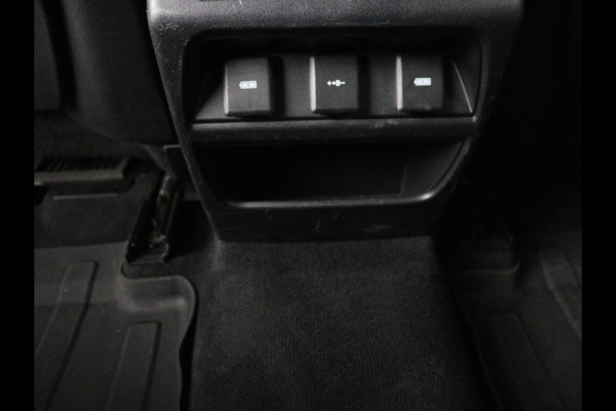 Land Rover Discovery Sport P300e 1.5 R-Dynamic SE | Panoramadak | Head-Up | Leder | Trekhaak | Matrix LED | Stoelverwarming | Keyless | Park Assist | Carplay | Navigatie | Memory | PHEV | Plug In