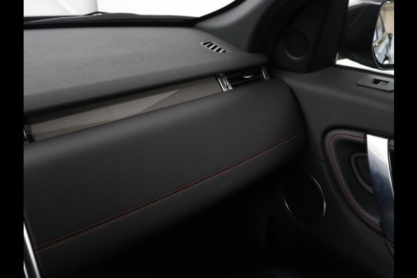 Land Rover Discovery Sport P300e 1.5 R-Dynamic SE | Panoramadak | Head-Up | Leder | Trekhaak | Matrix LED | Stoelverwarming | Keyless | Park Assist | Carplay | Navigatie | Memory | PHEV | Plug In