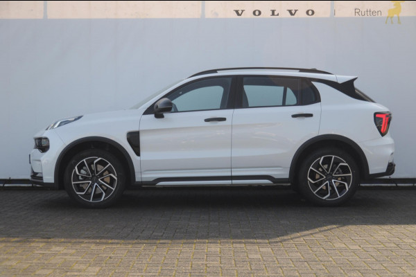 Lynk & Co 01 276PK Automaat Core / Adaptieve cruise control / Stoel - en stuurwielverarming / Parkeersensoren met camera / Apple carplay / Trekhaak / Metallic lak / 19" lichtmetalen velgen