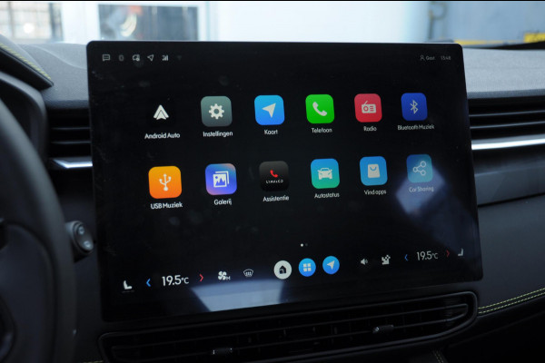 Lynk & Co 01 276PK Automaat Core / Adaptieve cruise control / Stoel - en stuurwielverarming / Parkeersensoren met camera / Apple carplay / Trekhaak / Metallic lak / 19" lichtmetalen velgen