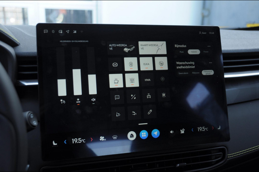 Lynk & Co 01 276PK Automaat Core / Adaptieve cruise control / Stoel - en stuurwielverarming / Parkeersensoren met camera / Apple carplay / Trekhaak / Metallic lak / 19" lichtmetalen velgen