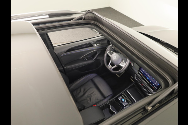 Volkswagen Tiguan 1.5 eHybrid R-Line Edition 272PK | Panoramadak | Camera | Wegklapbare trekhaak | Verlengde garantie