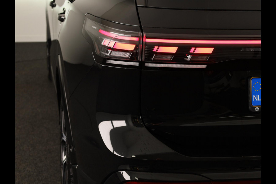 Volkswagen Tiguan 1.5 eHybrid R-Line Edition 272PK | Panoramadak | Camera | Wegklapbare trekhaak | Verlengde garantie
