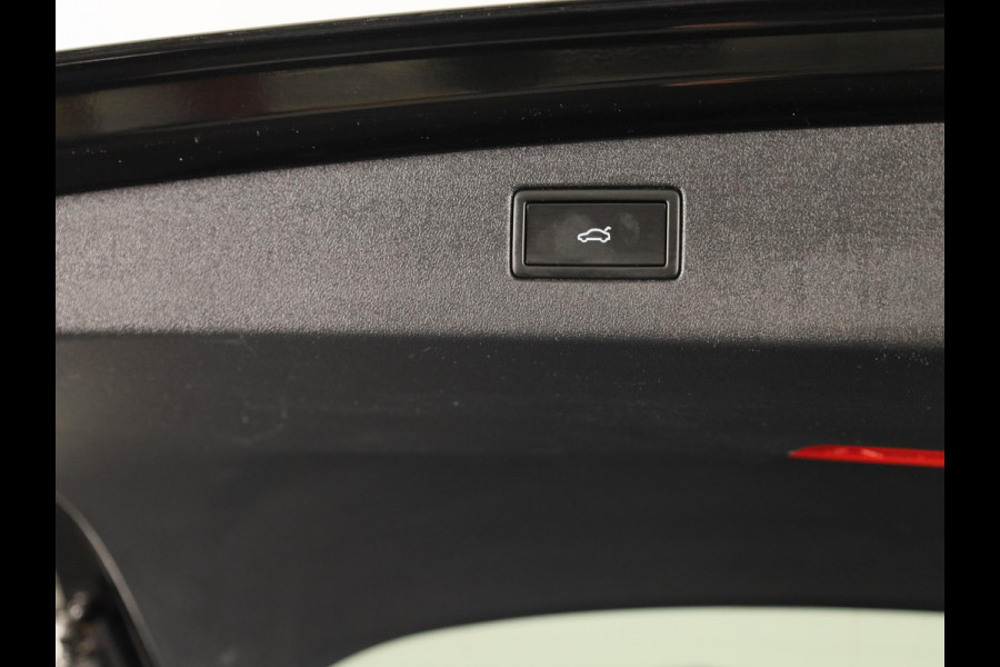 Volkswagen Tiguan 1.5 eHybrid R-Line Edition 272PK | Panoramadak | Camera | Wegklapbare trekhaak | Verlengde garantie