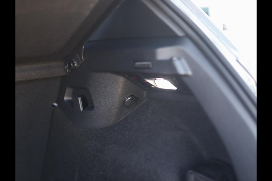 Volkswagen Golf 1.5 TSI R-Line | Camera | Stuur/Stoelverw. | DAB | ACC