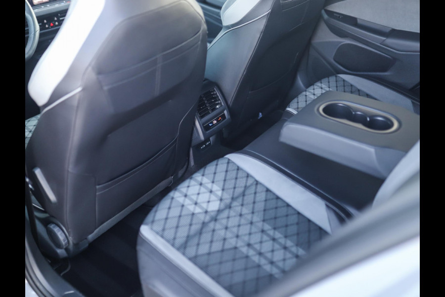 Volkswagen Golf 1.5 TSI R-Line | Camera | Stuur/Stoelverw. | DAB | ACC