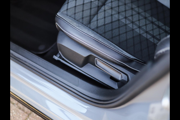 Volkswagen Golf 1.5 TSI R-Line | Camera | Stuur/Stoelverw. | DAB | ACC