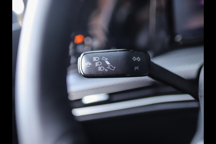 Volkswagen Golf 1.5 TSI R-Line | Camera | Stuur/Stoelverw. | DAB | ACC