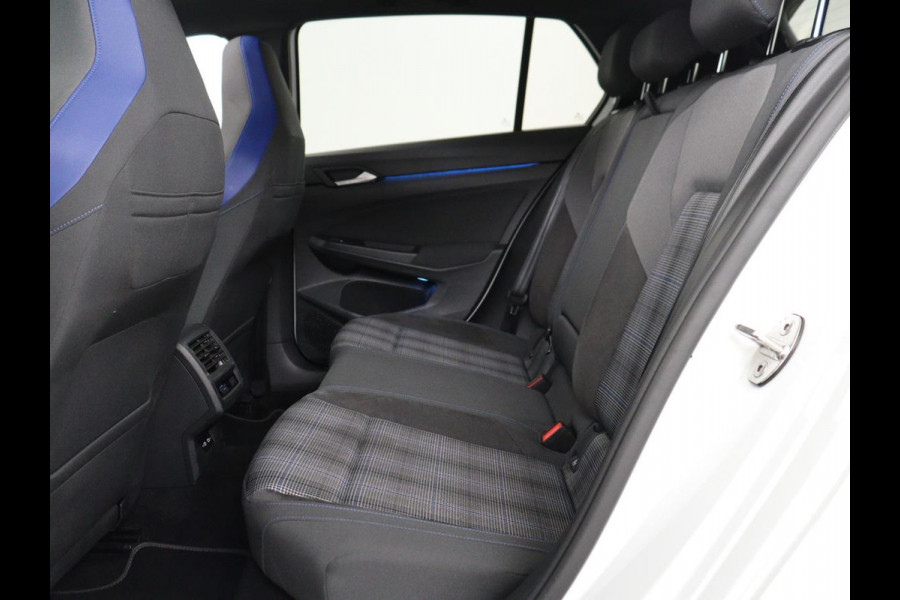 Volkswagen Golf 1.4 eHybrid GTE | Panoramadak | Stoelverwarming | Adaptive cruise | Carplay | Sfeerverlichting | Keyless | 18'' | Navigatie | Sportstoelen | Parkeerhulp | PHEV | Plug In