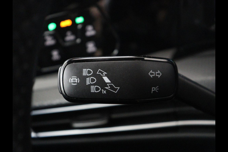 Volkswagen Golf 1.4 eHybrid GTE | Panoramadak | Stoelverwarming | Adaptive cruise | Carplay | Sfeerverlichting | Keyless | 18'' | Navigatie | Sportstoelen | Parkeerhulp | PHEV | Plug In