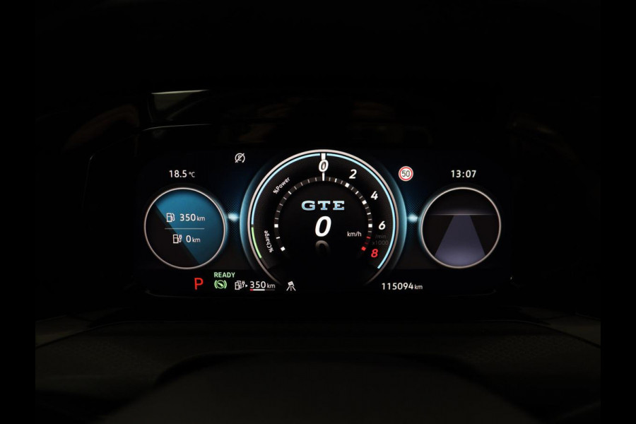 Volkswagen Golf 1.4 eHybrid GTE | Panoramadak | Stoelverwarming | Adaptive cruise | Carplay | Sfeerverlichting | Keyless | 18'' | Navigatie | Sportstoelen | Parkeerhulp | PHEV | Plug In