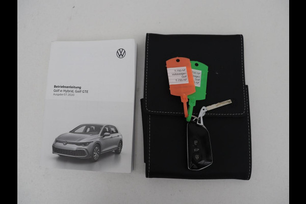 Volkswagen Golf 1.4 eHybrid GTE | Panoramadak | Stoelverwarming | Adaptive cruise | Carplay | Sfeerverlichting | Keyless | 18'' | Navigatie | Sportstoelen | Parkeerhulp | PHEV | Plug In