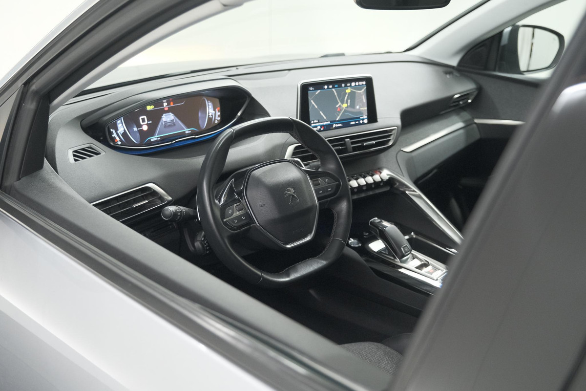 Peugeot 3008 PureTech 130 EAT8 Crossway | Trekhaak | Camera | Dodehoekdetectie | Stoelverwarming | Apple Carplay