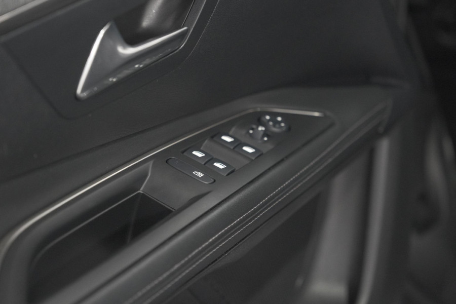 Peugeot 3008 PureTech 130 EAT8 Crossway | Trekhaak | Camera | Dodehoekdetectie | Stoelverwarming | Apple Carplay