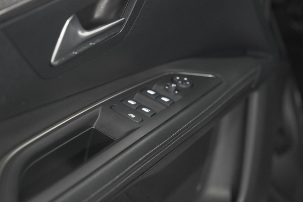 Peugeot 3008 PureTech 130 EAT8 Crossway | Trekhaak | Camera | Dodehoekdetectie | Stoelverwarming | Apple Carplay