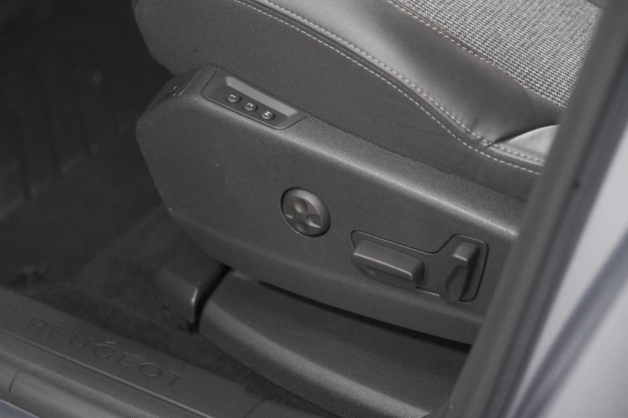 Peugeot 3008 PureTech 130 EAT8 Crossway | Trekhaak | Camera | Dodehoekdetectie | Stoelverwarming | Apple Carplay
