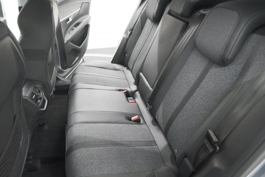 Peugeot 3008 PureTech 130 EAT8 Crossway | Trekhaak | Camera | Dodehoekdetectie | Stoelverwarming | Apple Carplay