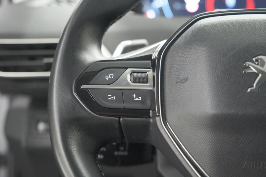 Peugeot 3008 PureTech 130 EAT8 Crossway | Trekhaak | Camera | Dodehoekdetectie | Stoelverwarming | Apple Carplay