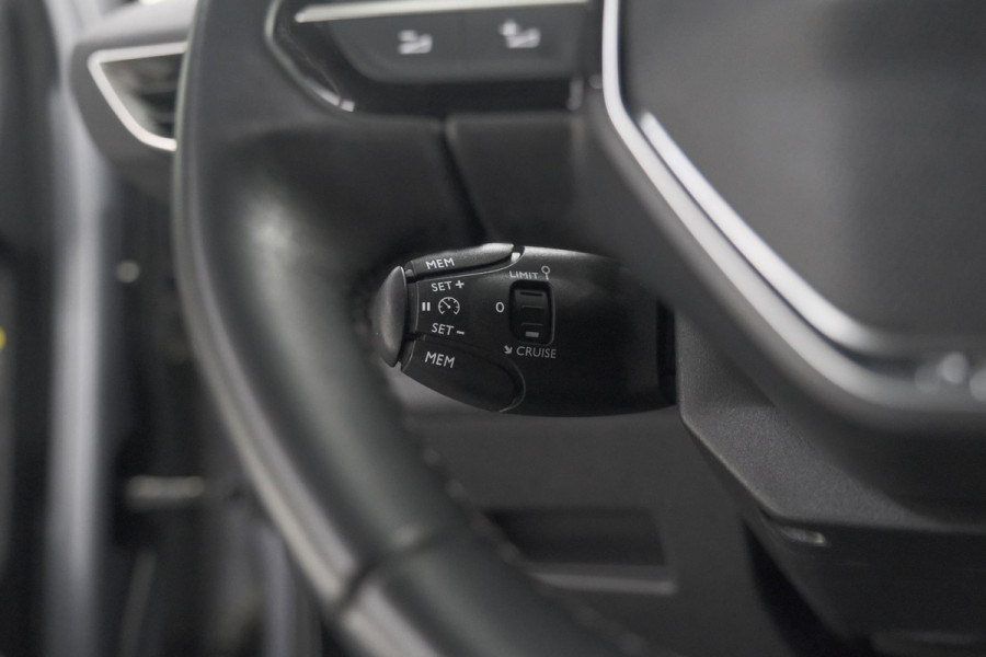 Peugeot 3008 PureTech 130 EAT8 Crossway | Trekhaak | Camera | Dodehoekdetectie | Stoelverwarming | Apple Carplay