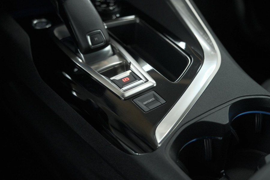 Peugeot 3008 PureTech 130 EAT8 Crossway | Trekhaak | Camera | Dodehoekdetectie | Stoelverwarming | Apple Carplay