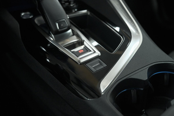 Peugeot 3008 PureTech 130 EAT8 Crossway | Trekhaak | Camera | Dodehoekdetectie | Stoelverwarming | Apple Carplay